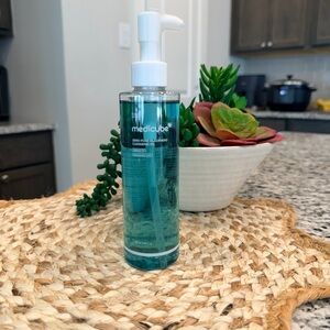 Medicube Zero Pore One Day Serum Cleanser - Blue